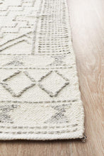 Hudson 802 Ivory Rug