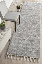 Savanna Diamond Silver Runner Rug