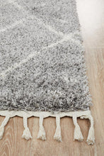 Savanna Diamond Pattern Silver Rug
